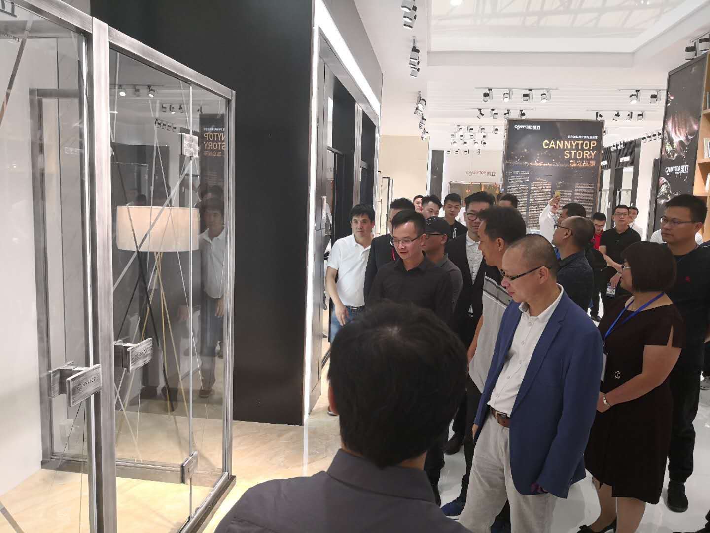 2018上海國際廚衛(wèi)展——凱立淋浴房多款新品成展會焦點(diǎn)